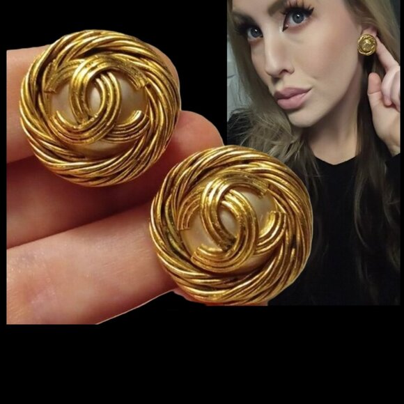Chanel Vintage Interlocking CC Faux-Pearl Gold Clip On Earrings - Picture 1 of 17